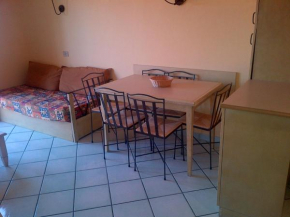 Sunny Apartment With Large Terrace Near The Beach